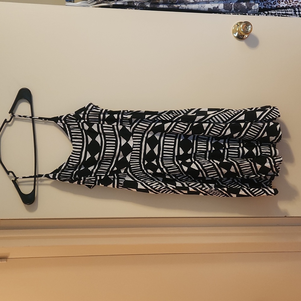 Old Navy black and white print dress. Size large